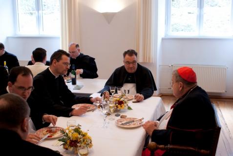 repas festif de fin de retraite en l&rsquo;honneur de Son Eminence